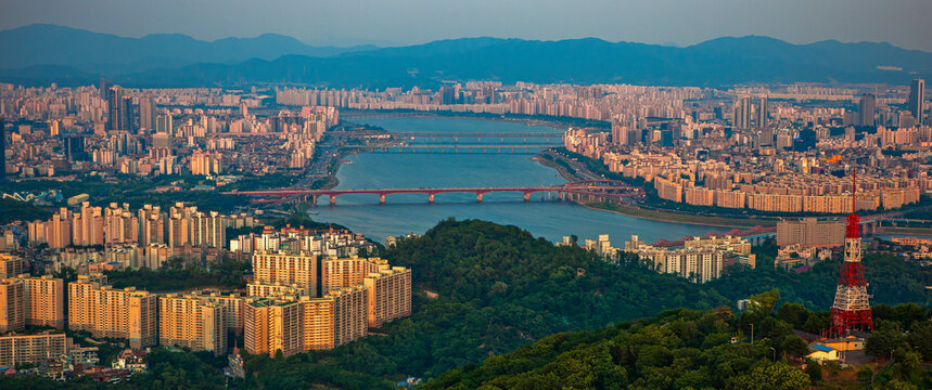 Seoul, the capital of South Korea, is a sprawling metropolis where modern skyscrapers, high-tech subways, and pop culture coexist with Buddhist temples, palaces, and street markets. 16  June , 2012