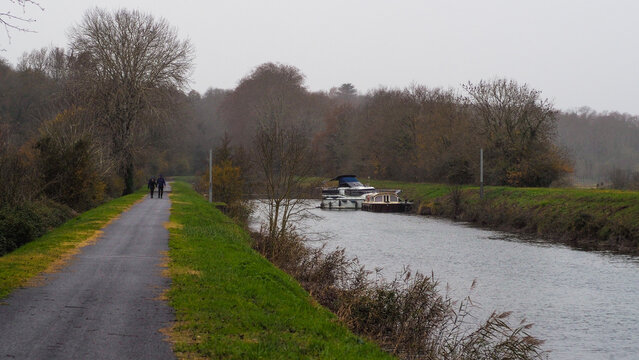 Canal du Midi, &agrave; proximit&eacute; de Langon, par temps pluvieux