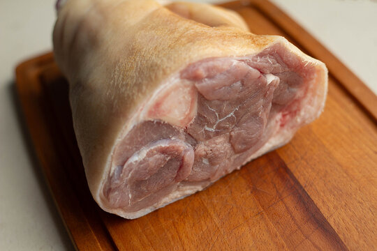 Fresh, natural pork knuckle for lunch