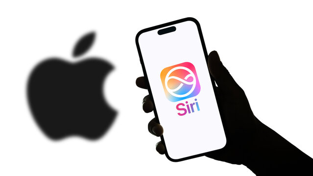 Siri displayed on a mobile phone screen: Delhi, India - June 01 2025