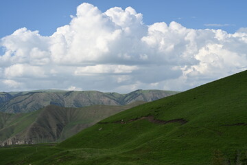 風景, 空, 山, 自然, 草, サマー, 雲, ヒル, 緑, 牧草地, 野原, 全景, 景色, 低地, 旅行, 森, パノラマの, アウトドア, ユーロパ, 観光, 公園, いなか © jianjun