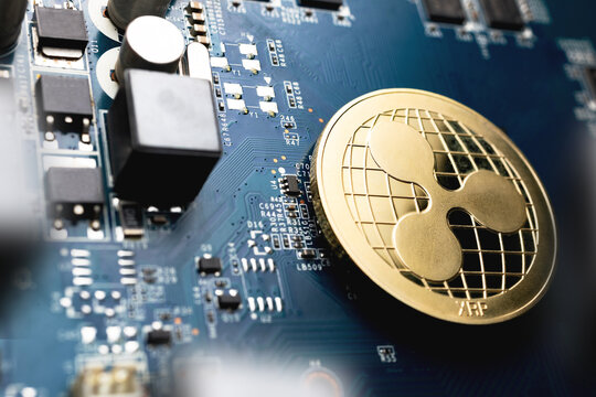  Criptomonedas y tecnolog&iacute;a. Chip procesador y entorno tecnol&oacute;gico. Concepto Blockchain y miner&iacute;a XRP Tron.