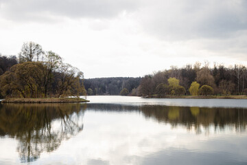 Obraz premium autumn landscape with lake