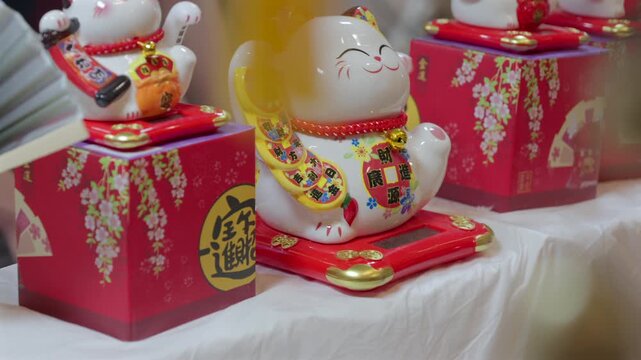 Maneki Neko beckoning cat figurine toys, the traditional Japanese lucky charm and favorite talisman&nbsp;