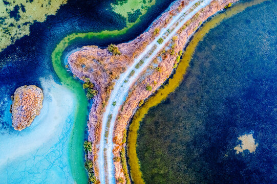 Un sentier sal&eacute; sur les marais salants de Gu&eacute;rande