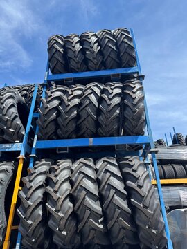 Stock di gomme da trattore