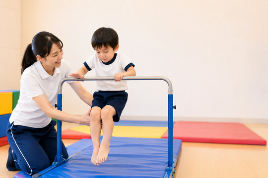体操教室,体操,子供体操,幼児教育,運動教室,キッズスポーツ,習い事,運動能力,運動神経,基礎体力,体幹トレーニング,バランス感覚,身体能力,発育,成長,幼児,園児,小学生,日本人の子供,男の子,女の子,先生,インストラクター,コーチ,指導,レッスン,鉄棒,跳び箱,マット運動,前転,後転,柔軟運動,準備体操,ジャンプ,運動遊び,体育館,体操クラブ,スポーツ教育,成功体験,自己肯定感,チャレンジ,笑