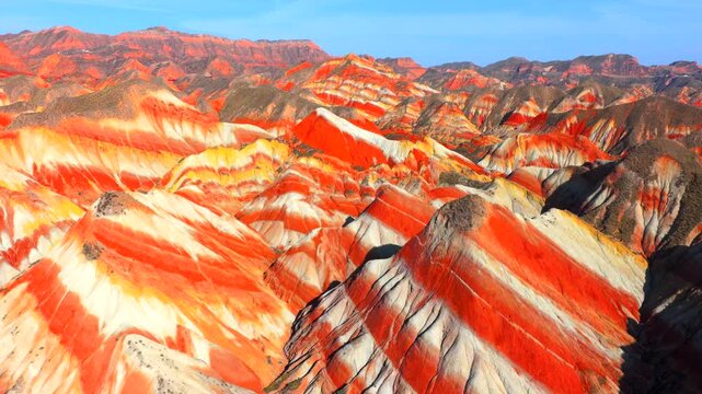 Tectonic movement, Uplift and erosion, Strata deformation, Geological timescale, Sedimentary layers, Folded rock beds, Natural sculpture by earth, Crustal movement痕迹, Millennial formation, Rock foldin