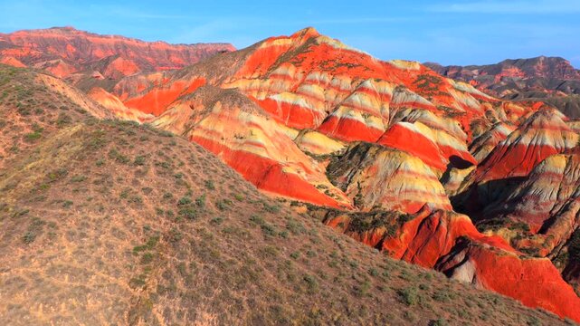 Tectonic movement, Uplift and erosion, Strata deformation, Geological timescale, Sedimentary layers, Folded rock beds, Natural sculpture by earth, Crustal movement痕迹, Millennial formation, Rock foldin