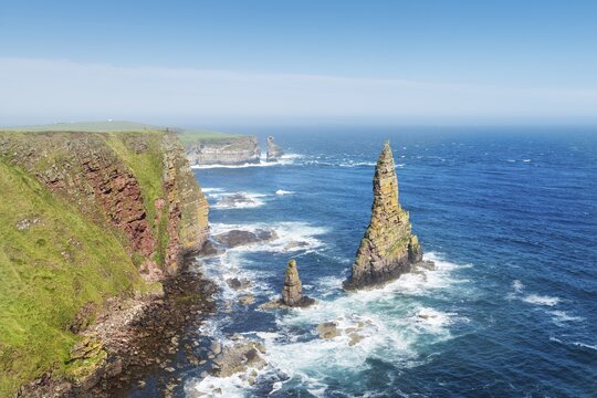 Rugged coastal landscape with the Duncansby Stacks, rock pinnacles, at Duncansby Head, Caithness, Scotland, United Kingdom, Europe