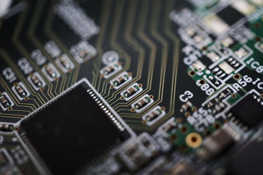 半導体IC周辺に配置された積層セラミックコンデンサ