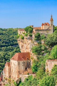 Cit&eacute; m&eacute;di&eacute;vale de Rocamadour perch&eacute;e sur sa falaise