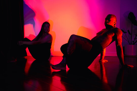 Editorial Wellness yoga In Neon