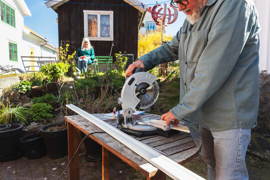 Senior Lifestyle and Home Maintenance in Sweden