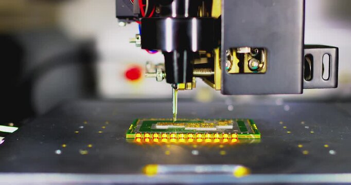 Industrial automation in microelectronics production