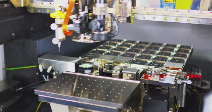 Industrial automation in microelectronics production