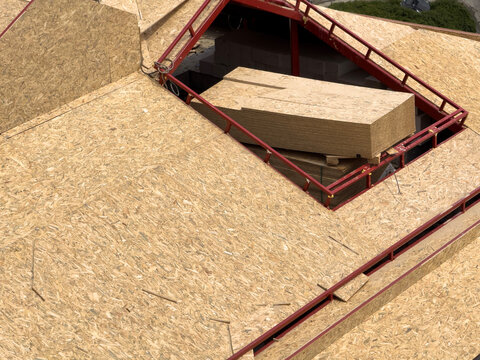 Roof construction with OSB sheathing and roof tile base