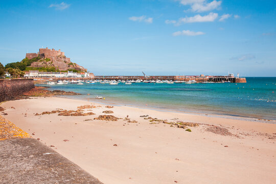 Along the promenade to Gorey and Mont Orgueil Castle on the island of Jersey - The Channel islands