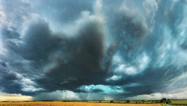 Storm cell formation in Tornado Alley