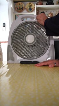 Ventilador apagar aspas en verano aparato aire fan turn off ventilator stop air calor hot heat