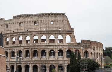 Obraz premium Architectural history in details of ruins, old buildings, walls, amfitheatres, arches in old part of Rome, dated from 300 BC, guided tours in Rome, Italy