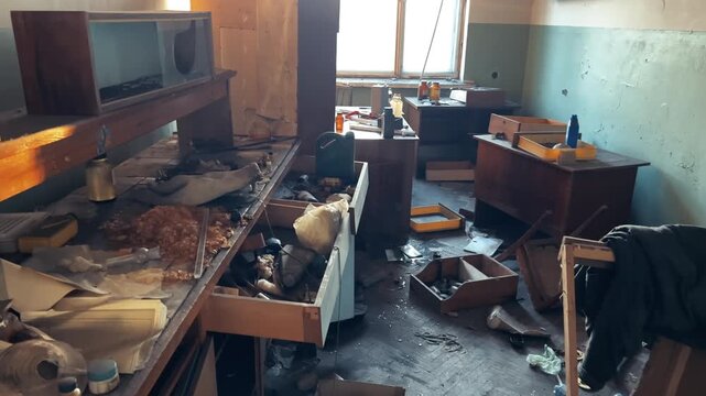 Abandoned Soviet Research Laboratory Interior &mdash; Slow Push-In Shot | Ransacked Workbenches, Scattered Chemicals, Open Drawers | Derelict Urban Exploration Scene