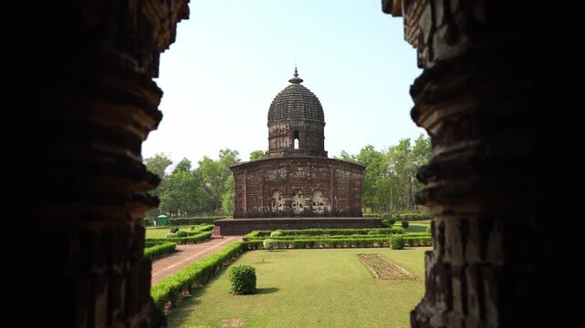 The Jor Mandir is one of the prominent laterite temples of Bishnupur. Stories from the Puranas can be seen depicted in the terracotta ornamentation on the front of the temple.