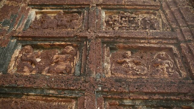 The Jor Mandir is one of the prominent laterite temples of Bishnupur. Stories from the Puranas can be seen depicted in the terracotta ornamentation on the front of the temple.