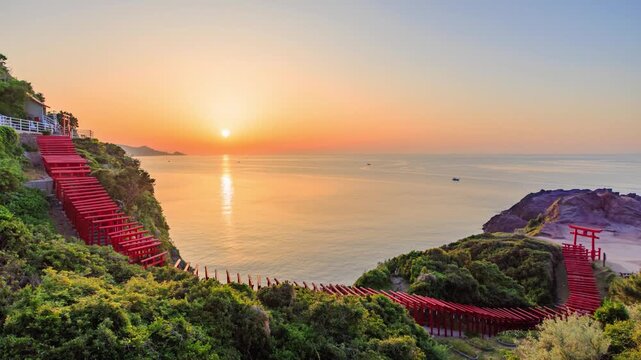 初夏の元乃隅神社と夕日　タイムラプス　山口県下関市