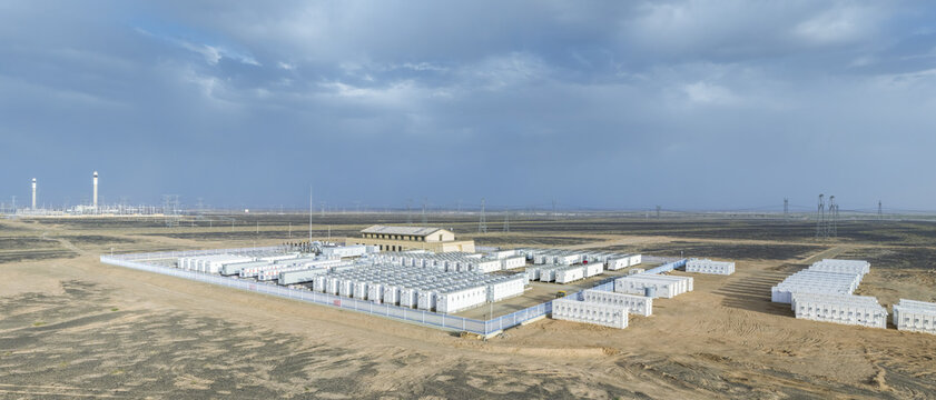 Large-Scale Battery Energy Storage Plant Under Construction in Gobi Desert with Adjacent Molten Salt Solar Thermal Power Station