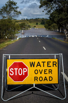 Warning Sign for Flooded Road Blocking Vehicle Traffic - vertical