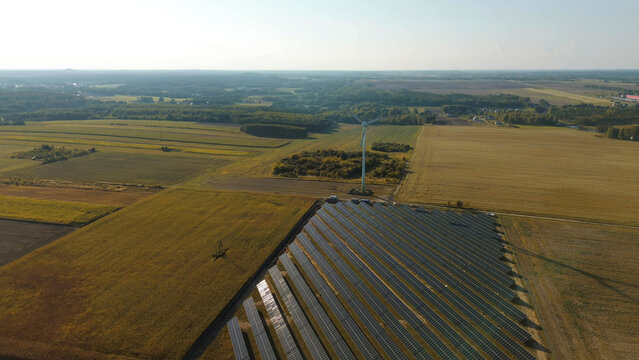 Electric power plant with solar and wind generator