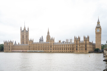 Obraz premium Palace of Westminster viewed across the River Thames in London
