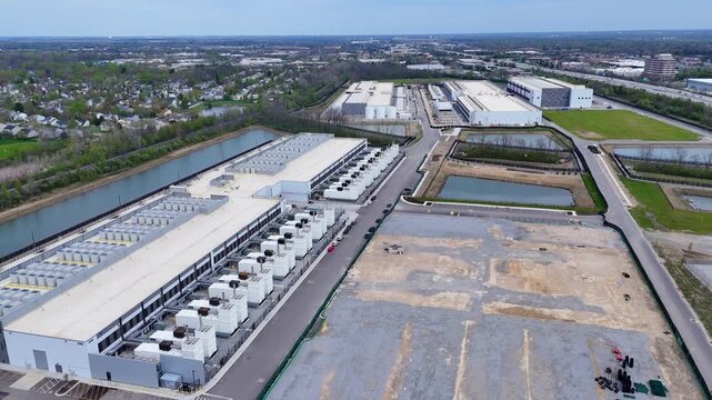 Large scale data center complex in Hilliard, OH, USA operating technology, machine learning and cloud computing AI
