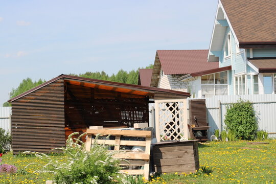 house, barn, gazebo, green lawn, flowers,