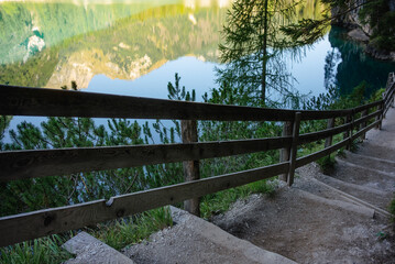 Obraz premium Wooden Stairway Beside a Calm Mountain Lake