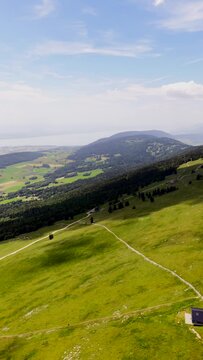 Das Chasseral, Schweizer Jura, Luftaufnahme vom 17.06.2026