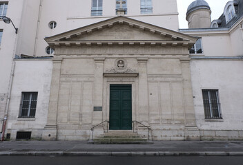Obraz premium Classical/Neoclassical building façades, columns, pediments, Statues, Greco-Roman shapes and design, Ornaments... From this Architectural style inspired by Classical Antiquity. Mostly taken in Paris.