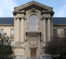 Obraz premium Classical/Neoclassical building façades, columns, pediments, Statues, Greco-Roman shapes and design, Ornaments... From this Architectural style inspired by Classical Antiquity. Mostly taken in Paris.