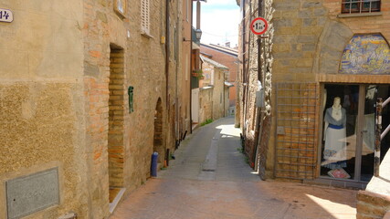 Fototapeta premium Alleyway in Montepulciano, Tuscany, Italy