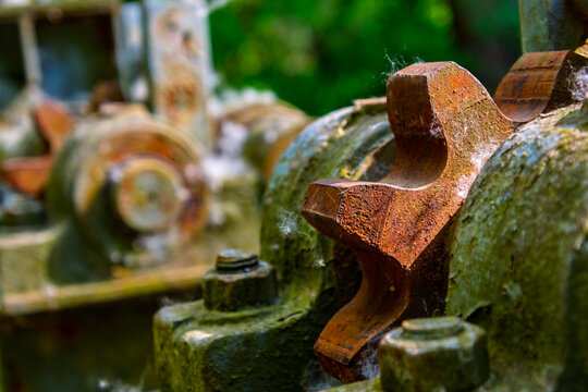 Flood gate machinery