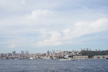 Fototapeta premium Scenic Istanbul Waterfront Skyline With Sailboat On Bosphorus Coast