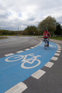 Cyclist in bicycle lane