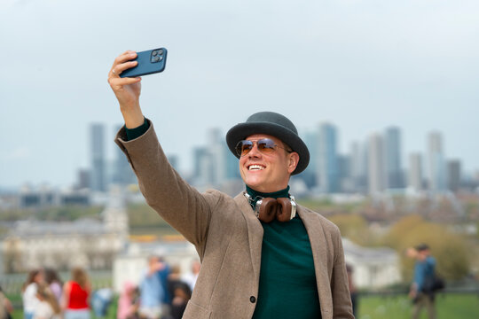 Traveler taking selfie with London skyline in background