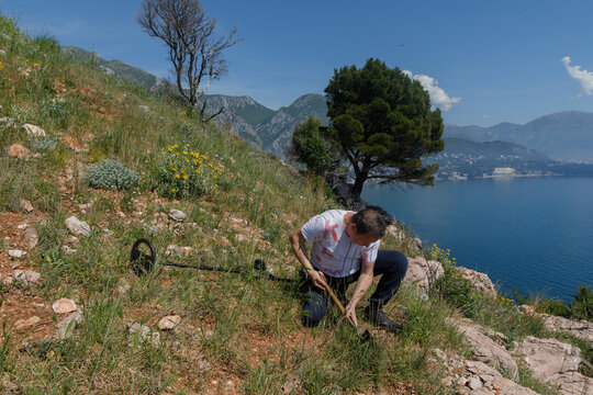Digging up the supposed location of a valuable find 