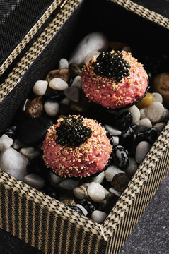 Tartar balls with caviar in a box
