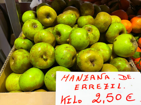 Organic Reineta variety  apples from Errezil, Gipuzkoa,Spain. One of the best apples in Basque Country.