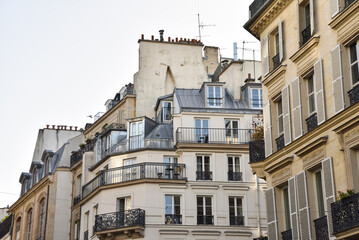 Obraz premium Historic Haussmann Apartment Buildings in Paris, France