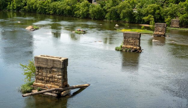 The Cartersville "Composite Truss Era" bridge (1884-1972). Destroyed by Hurricane Agnes in '72. Richmond, Virginia-James River