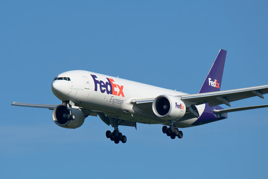 FedEx Express Boeing 777F (N871FD) freighter on final approach with landing gear deployed at Narita International Airport